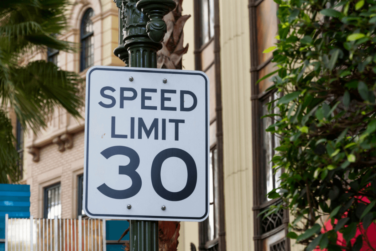 Vé Phạt Speeding California (Chạy Quá Tốc Độ): Chi Phí Thật & 5 Cách Giảm Phí Hiệu Quả