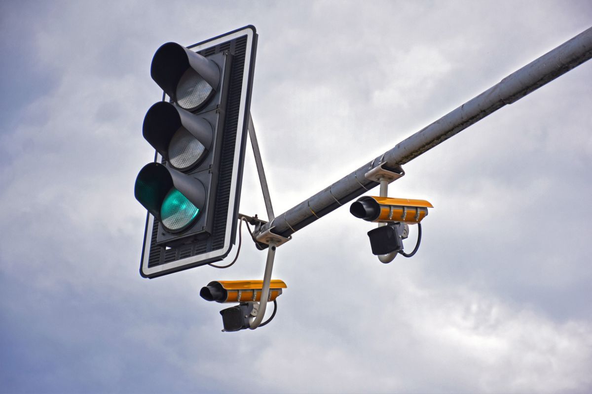 Mức phạt khi vượt đèn đỏ bị camera ghi hình có thể lên đến vài trăm đô