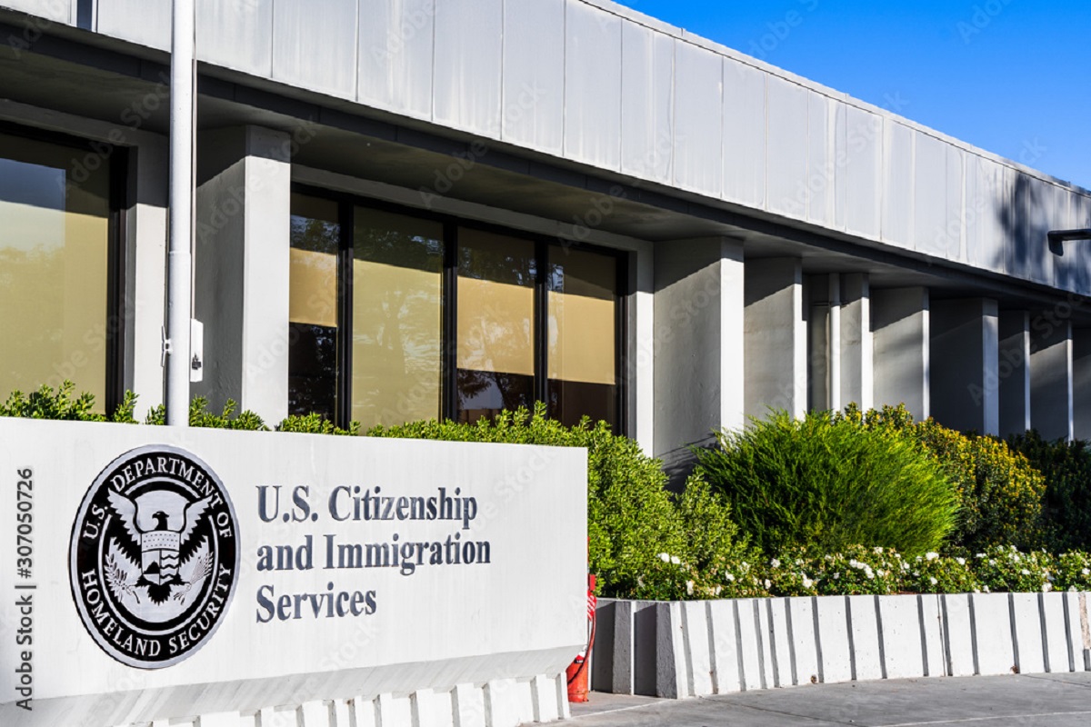 Văn phòng USCIS Santa Ana rất gần và khá thân thiện với người gốc Việt