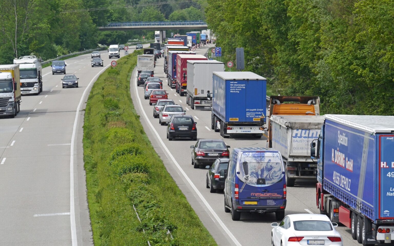 Không phải lúc nào tài xế xe tải cũng là người gây ra tai nạn