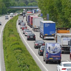 Những Ai Có Thể Chịu Trách Nhiệm Trong Một Vụ Tai Nạn Xe Tải Ở California?