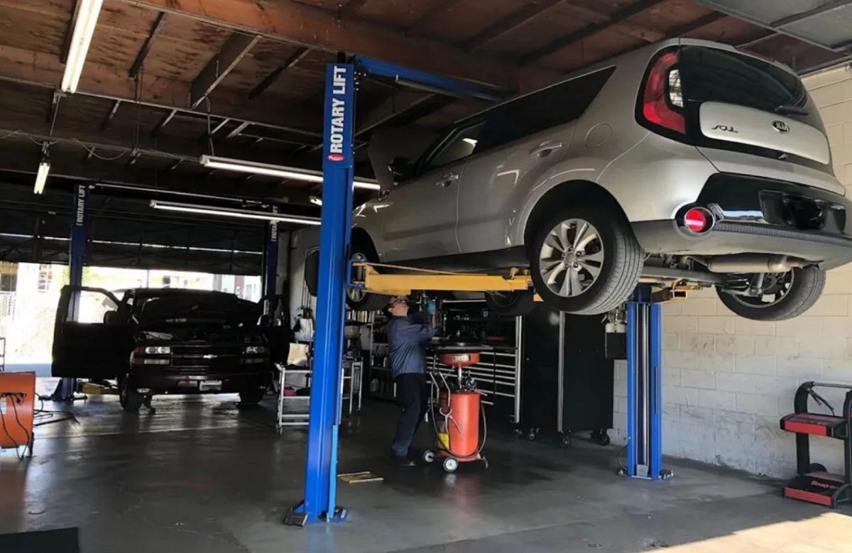 Khi xe vào xưởng luôn nhớ lấy giấy tờ sửa chữa